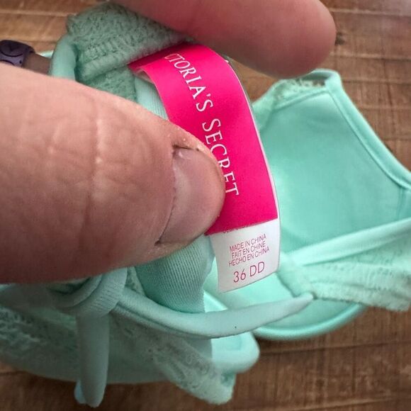 Victoria’s Secret mint green ruffled 36DD halter bikini top - Picture 3 of 3